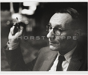 Burroughs, William S. · Harrogate, Grande-Bretagne, 1969 · BUR-002-01 © 2009 Fondation Horst Tappe