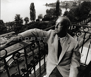 Nabokov, Vladimir · Montreux, Suisse, 1965 · NAB-004 © 2009 Fondation Horst Tappe