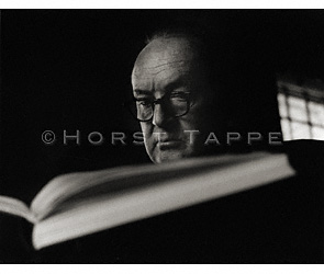 Nabokov, Vladimir · Montreux, Suisse, 1963 · NAB-043 © 2009 Fondation Horst Tappe