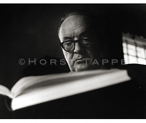 Nabokov, Vladimir · Montreux, Suisse, 1963 · NAB-044 © 2009 Fondation Horst Tappe