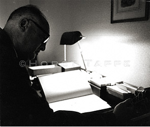Nabokov, Vladimir · Montreux, Suisse, 1963 · NAB-047 © 2009 Fondation Horst Tappe