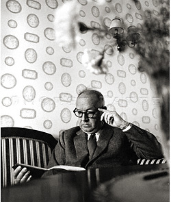 Nabokov, Vladimir · Montreux, Suisse, 1964 · NAB-050 © 2009 Fondation Horst Tappe