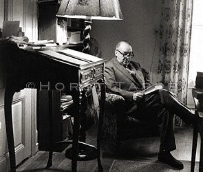 Nabokov, Vladimir · Montreux, Suisse, 1963 · NAB-052 © 2009 Fondation Horst Tappe