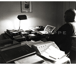 Nabokov, Vladimir · Montreux, Suisse, 1963 · NAB-054 © 2009 Fondation Horst Tappe