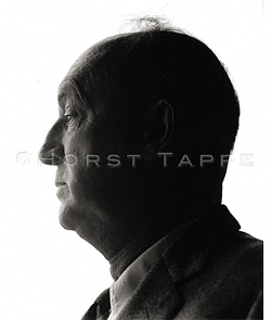 Nabokov, Vladimir · Montreux, Suisse, 1964 · NAB-058 © 2009 Fondation Horst Tappe