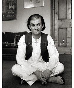Rushdie, Salman · Londres, Grande-Bretagne, 1988 · RUS-001 © 2009 Fondation Horst Tappe