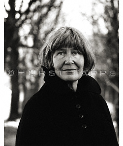 Wilker, Gertrud · Berne, Suisse, novembre 1977 · WIL-001 © 2009 Fondation Horst Tappe